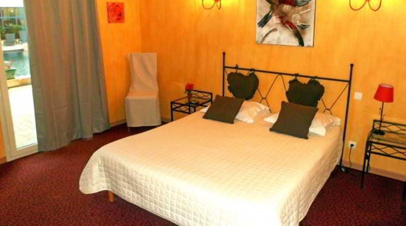อินเตอร์-โฮเต็ล แอ-ซอง-โพรว็องซ์ นอร์ด เลอ วีลาฌ โพรว็องกาล Hotel เปอร์ทุยส์ ภายนอก รูปภาพ